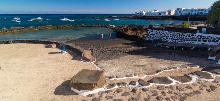 La playa de Punta Mujeres en Lanzarote: un oasis de tranquilidad y belleza