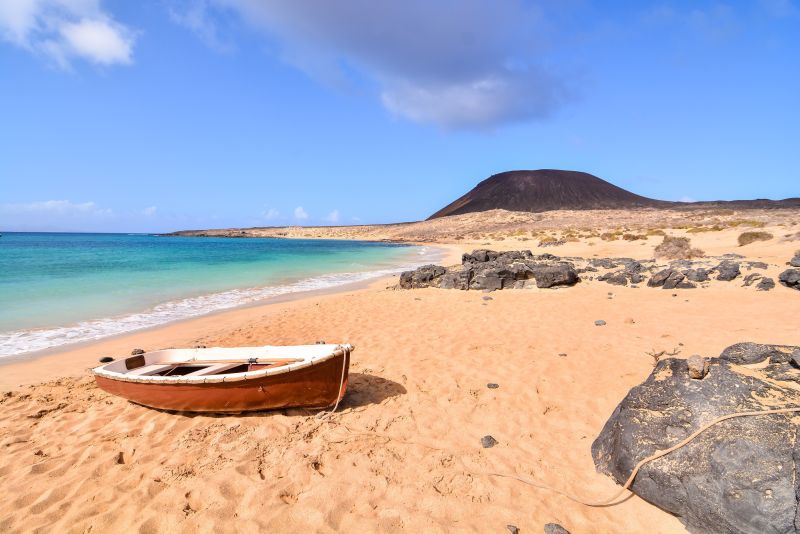 The best diving spots in La Graciosa: The underwater treasure of the Chinijo Archipelago